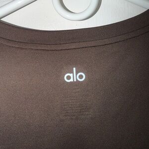 ALO men’s Yoga Chocolate Brown Scoop Neck Active Top